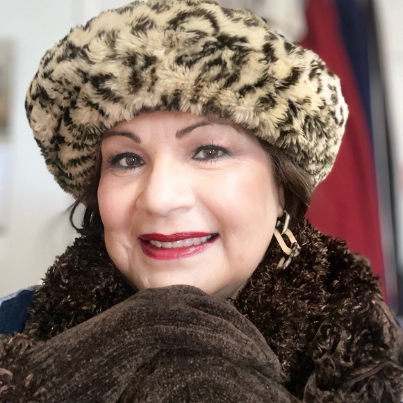 Hello! I’m Sylvia, Posh Ambassador!  Make an offer or Bundle! - Picture 8 of 11